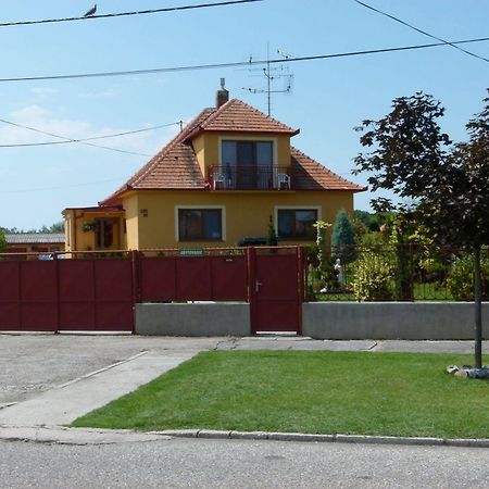 Privat U Jozefa Foeldesa Apartment Velky Meder Luaran gambar