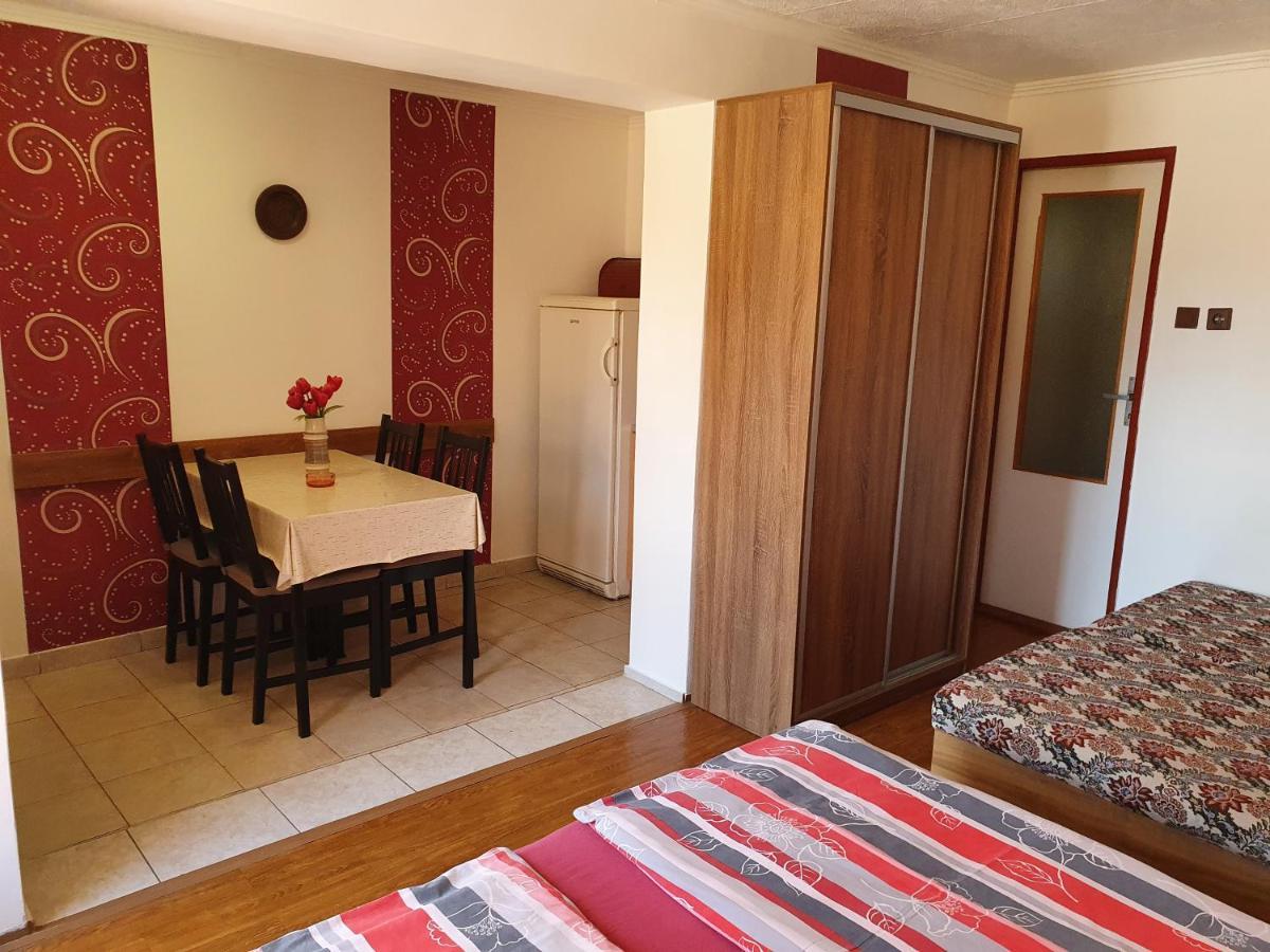 Privat U Jozefa Foeldesa Apartment Velky Meder Luaran gambar