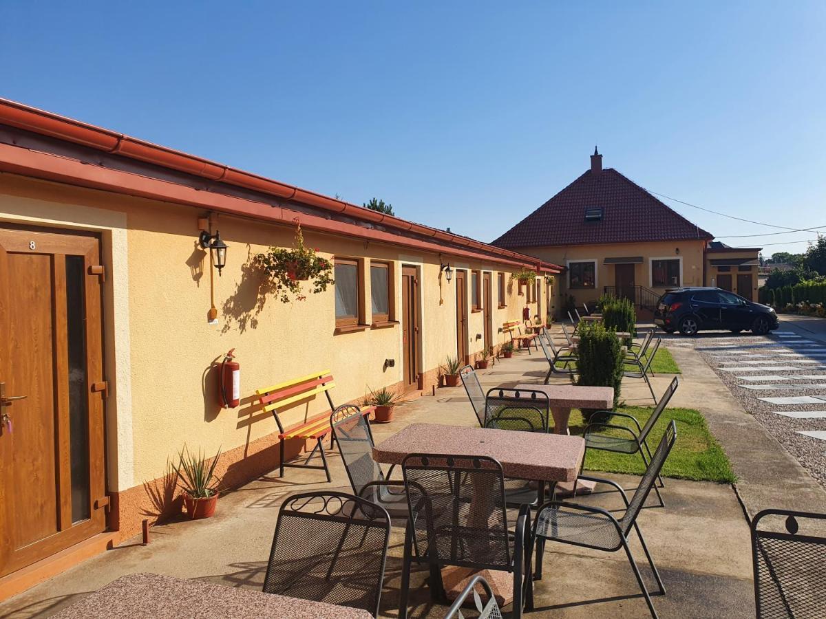 Privat U Jozefa Foeldesa Apartment Velky Meder Luaran gambar