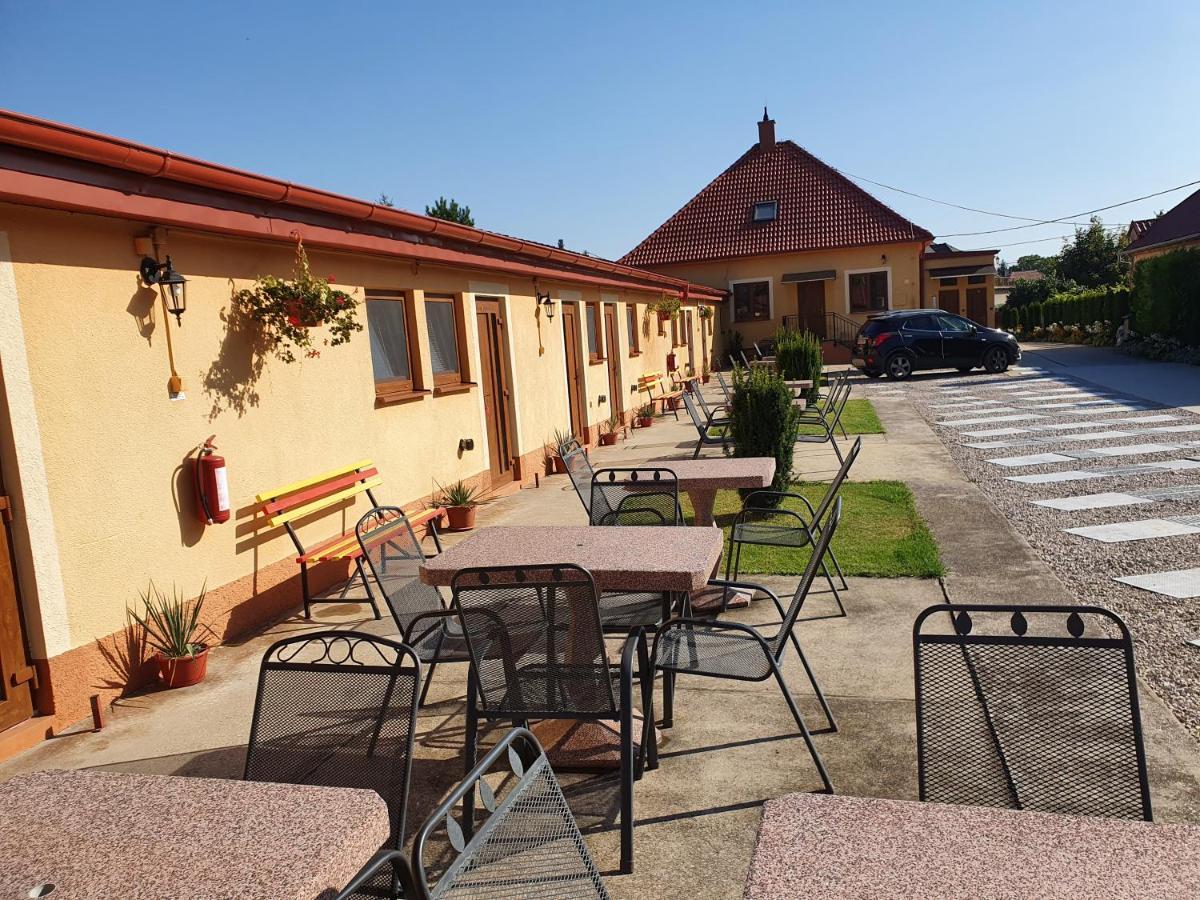 Privat U Jozefa Foeldesa Apartment Velky Meder Luaran gambar
