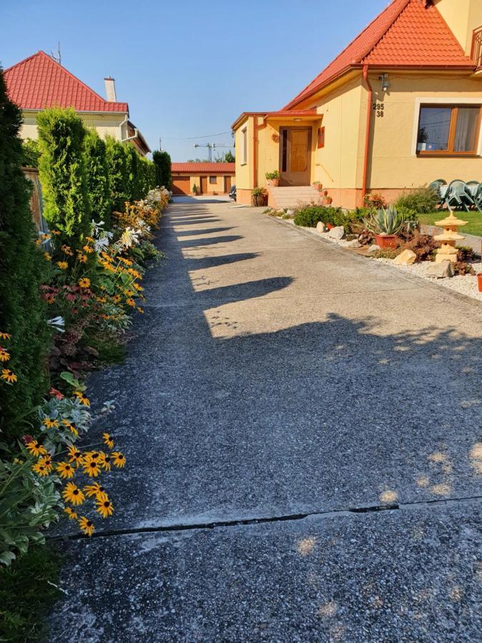 Privat U Jozefa Foeldesa Apartment Velky Meder Luaran gambar