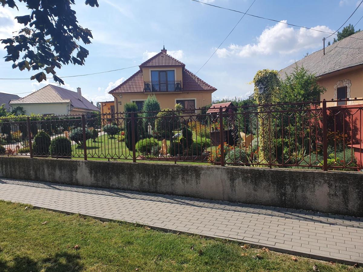 Privat U Jozefa Foeldesa Apartment Velky Meder Luaran gambar