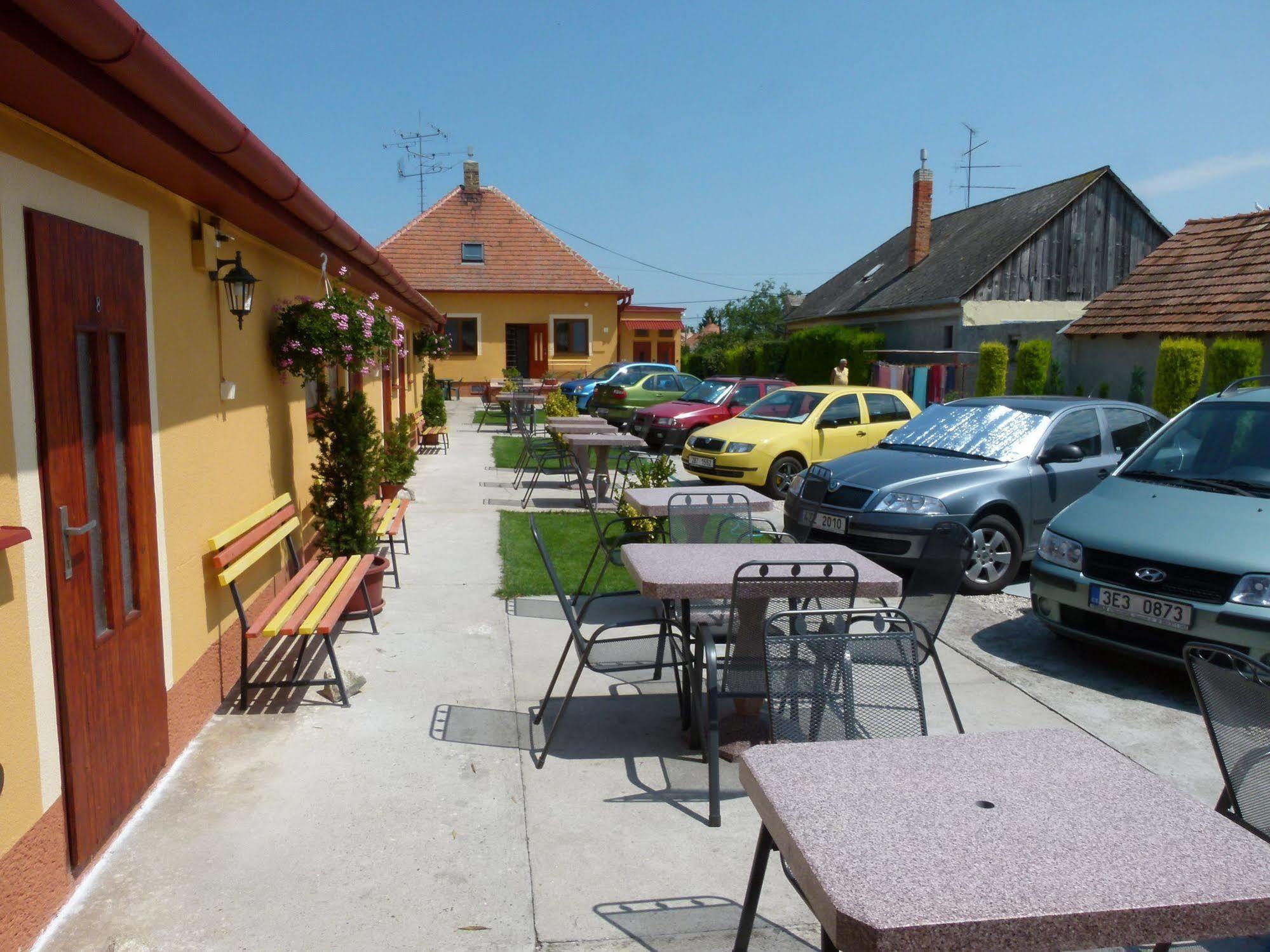 Privat U Jozefa Foeldesa Apartment Velky Meder Luaran gambar