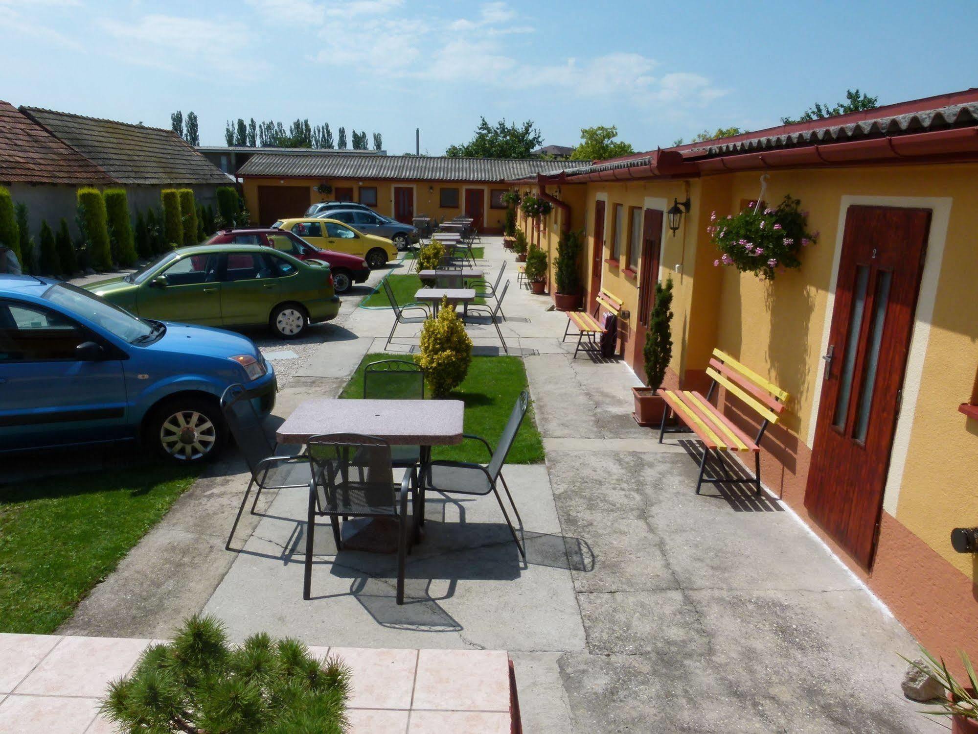 Privat U Jozefa Foeldesa Apartment Velky Meder Luaran gambar
