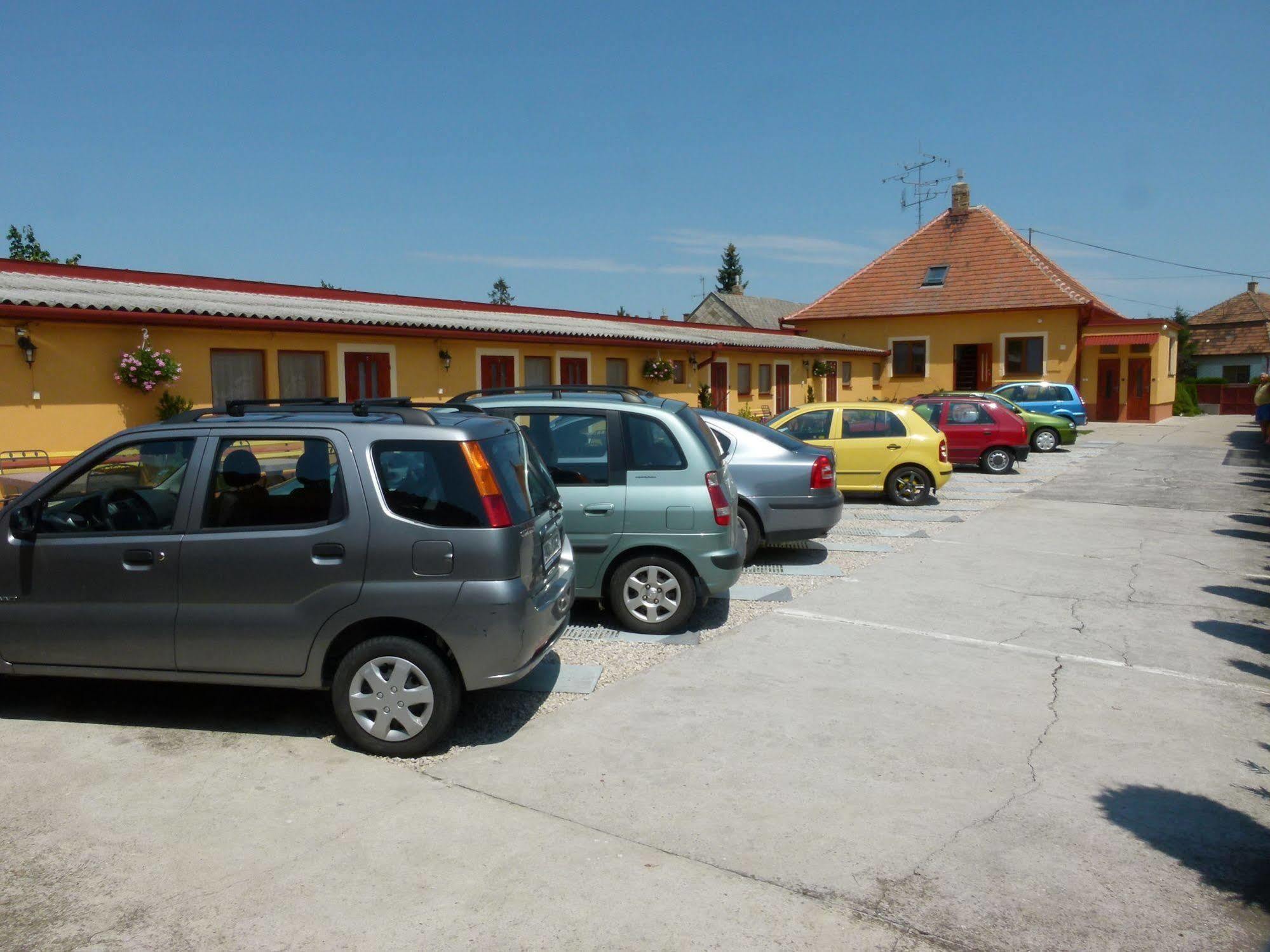 Privat U Jozefa Foeldesa Apartment Velky Meder Luaran gambar